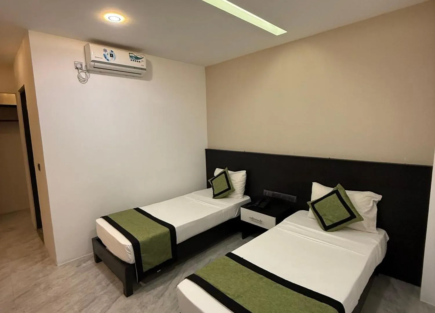 Ruvisha Beach Hotel Negombo