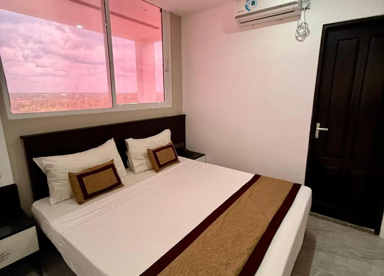Ruvisha Beach Hotel Negombo