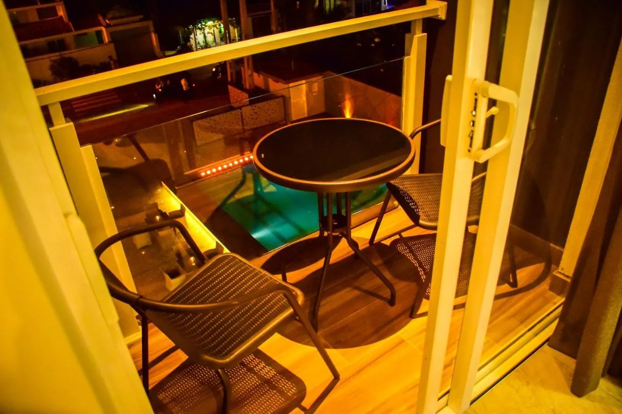 Ruvisha Beach Hotel Negombo