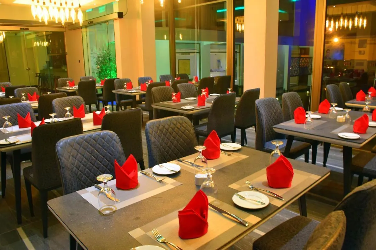 Ruvisha Beach Hotel Negombo