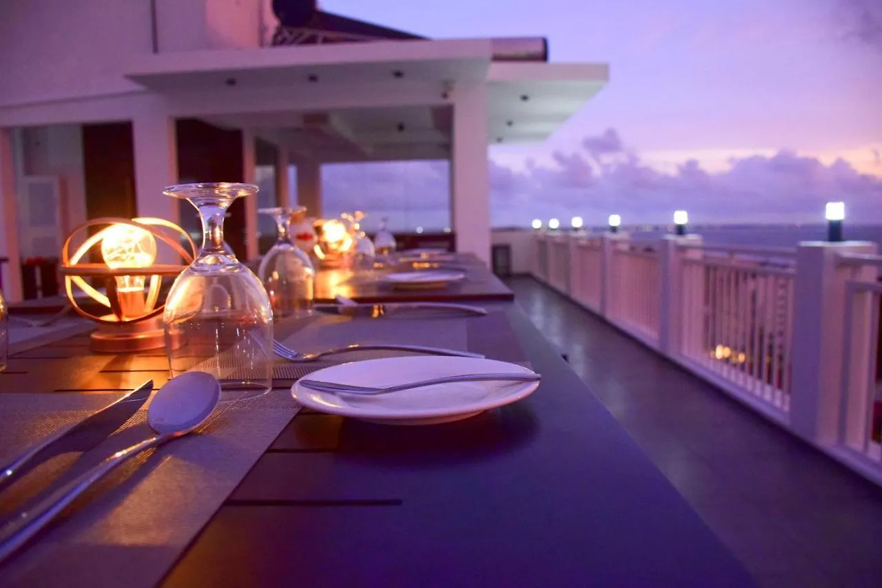 Ruvisha Beach Hotel Negombo