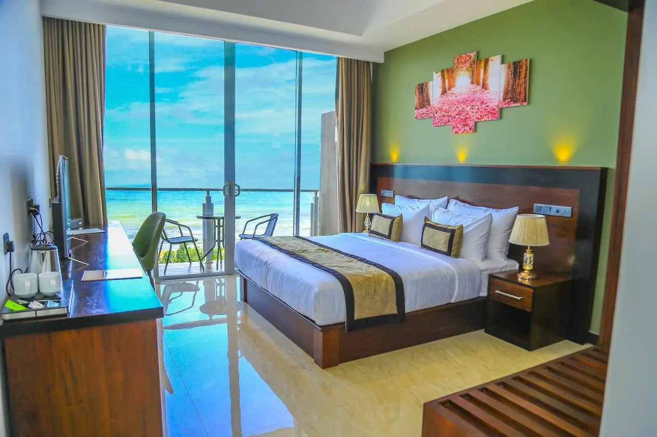 Ruvisha Beach Hotel Negombo 4*,